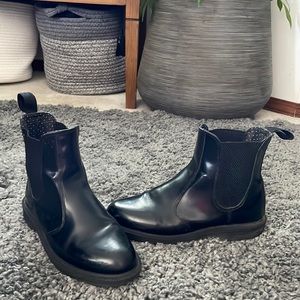 Dr martens flora boots